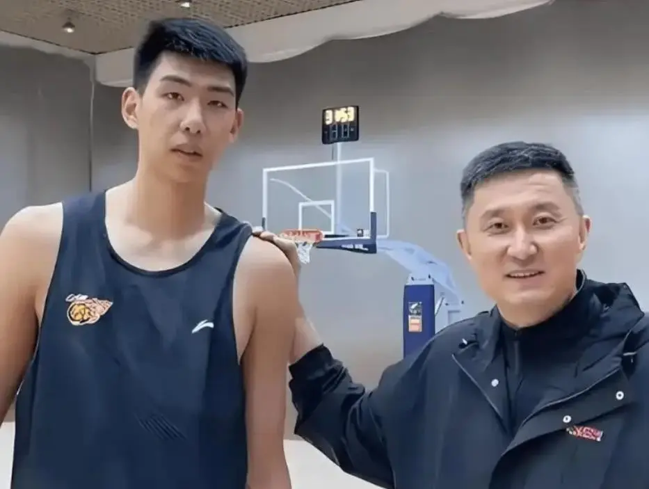 星持续爆发, EN, div 星持续爆发, EN, div