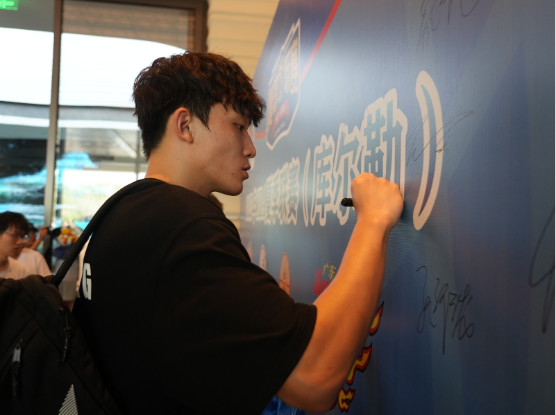 src, 在库尔勒梨, 规格的赛事