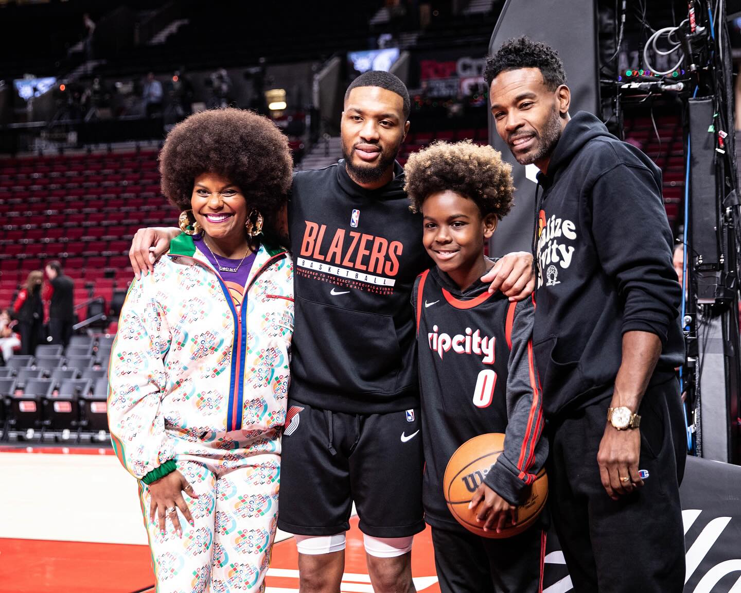 家乡父老, 片支持利拉