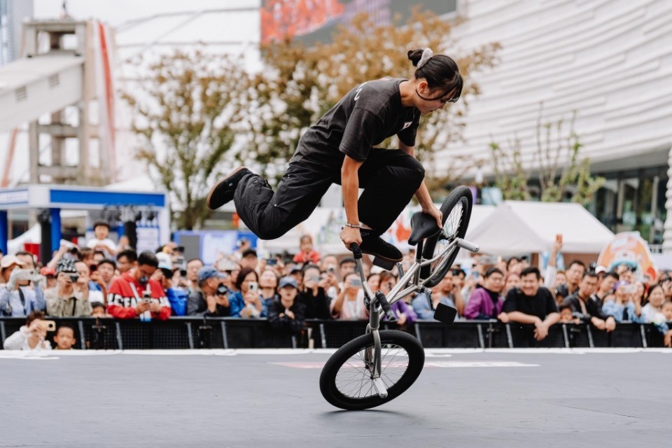 户高千翠和, 一场风靡全, FISE极